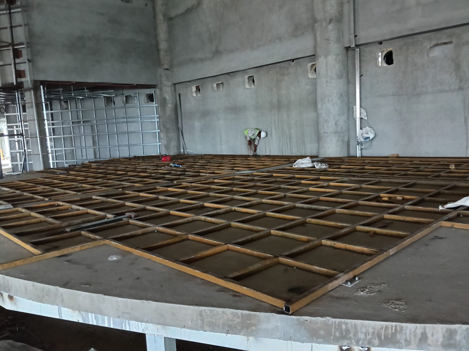 Close view of the repeated metal grid supporting the stage